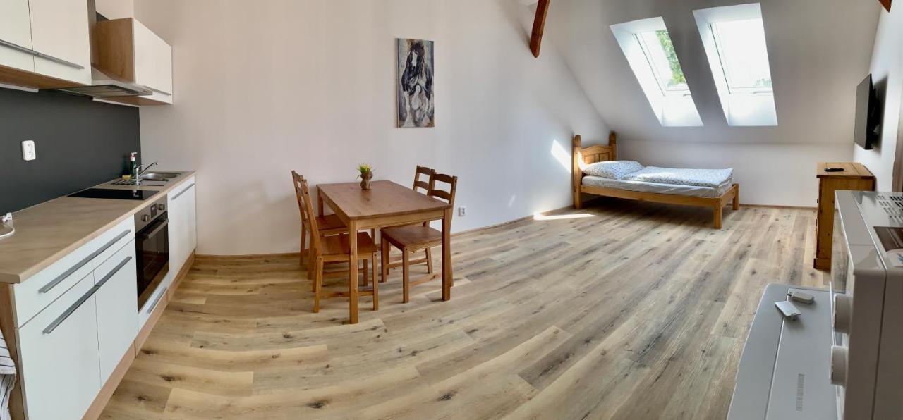 Apartmany Statek Bezdedice Hostomice Ngoại thất bức ảnh